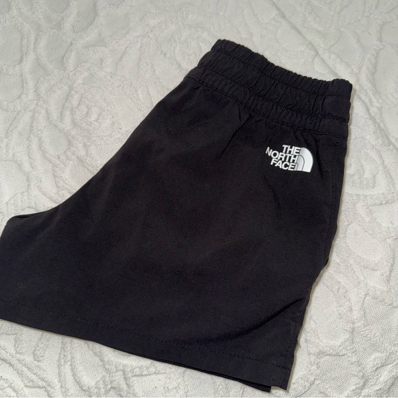 Girls The North Face Kids Black Shorts - Picture 1 of 5